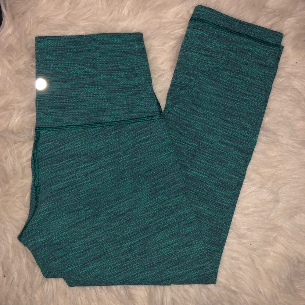 Lululemon athletica green blue Capri size 6